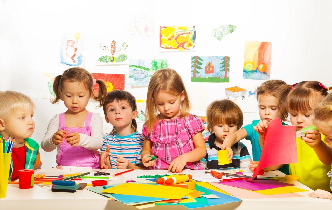 Children doing crafts | Why Using Free Online Resources for Key Word Signing Can Be Risky